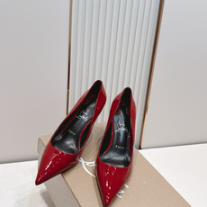 代购级Christian Louboutin 26/So Kate系列尖头细高跟鞋这是Christian 代购级Christian Louboutin 26/So Kate系列尖头细高跟鞋这是Christian