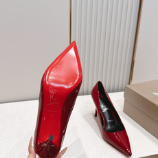 代购级Christian Louboutin 26/So Kate系列尖头细高跟鞋这是Christian 代购级Christian Louboutin 26/So Kate系列尖头细高跟鞋这是Christian