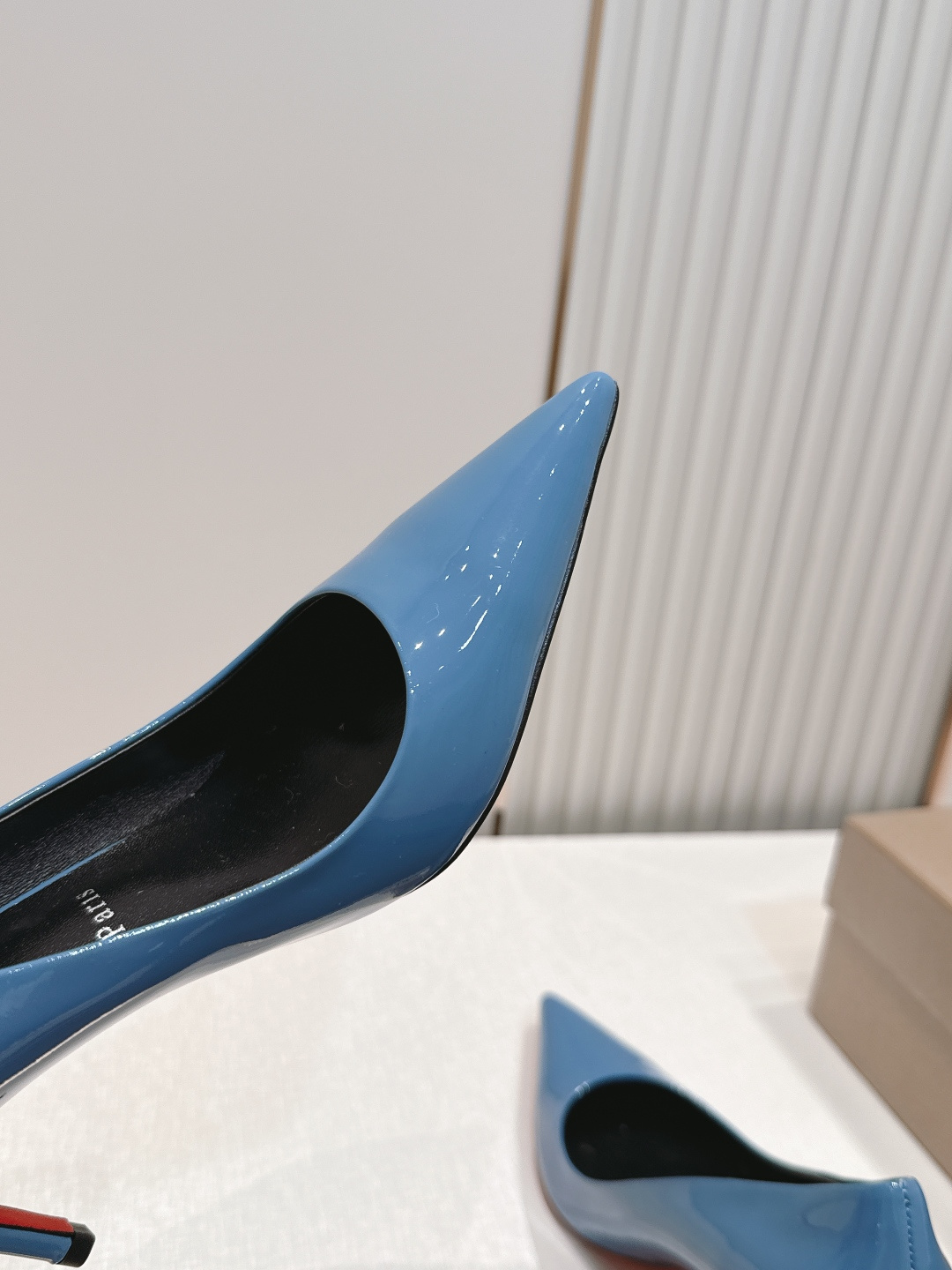 代购级Christian Louboutin 26/So Kate系列尖头细高跟鞋这是Christian
