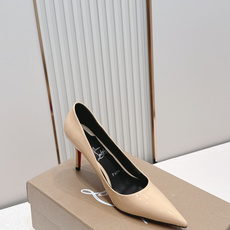 代购级Christian Louboutin 26/So Kate系列尖头细高跟鞋这是Christian 代购级Christian Louboutin 26/So Kate系列尖头细高跟鞋这是Christian