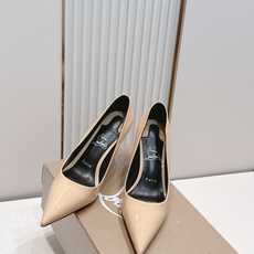 代购级Christian Louboutin 26/So Kate系列尖头细高跟鞋这是Christian 代购级Christian Louboutin 26/So Kate系列尖头细高跟鞋这是Christian