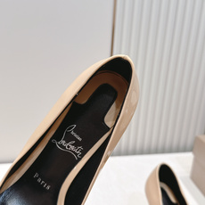 代购级Christian Louboutin 26/So Kate系列尖头细高跟鞋这是Christian 代购级Christian Louboutin 26/So Kate系列尖头细高跟鞋这是Christian