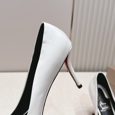 代购级Christian Louboutin 26/So Kate系列尖头细高跟鞋这是Christian 代购级Christian Louboutin 26/So Kate系列尖头细高跟鞋这是Christian