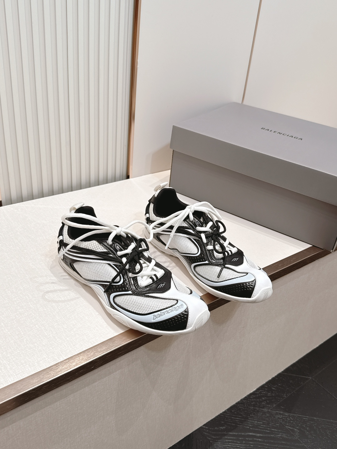 顶级版本 Balenciaga·巴黎世家新款 甜酷风格拼网机车德训鞋这双Balenciaga甜酷风格拼网