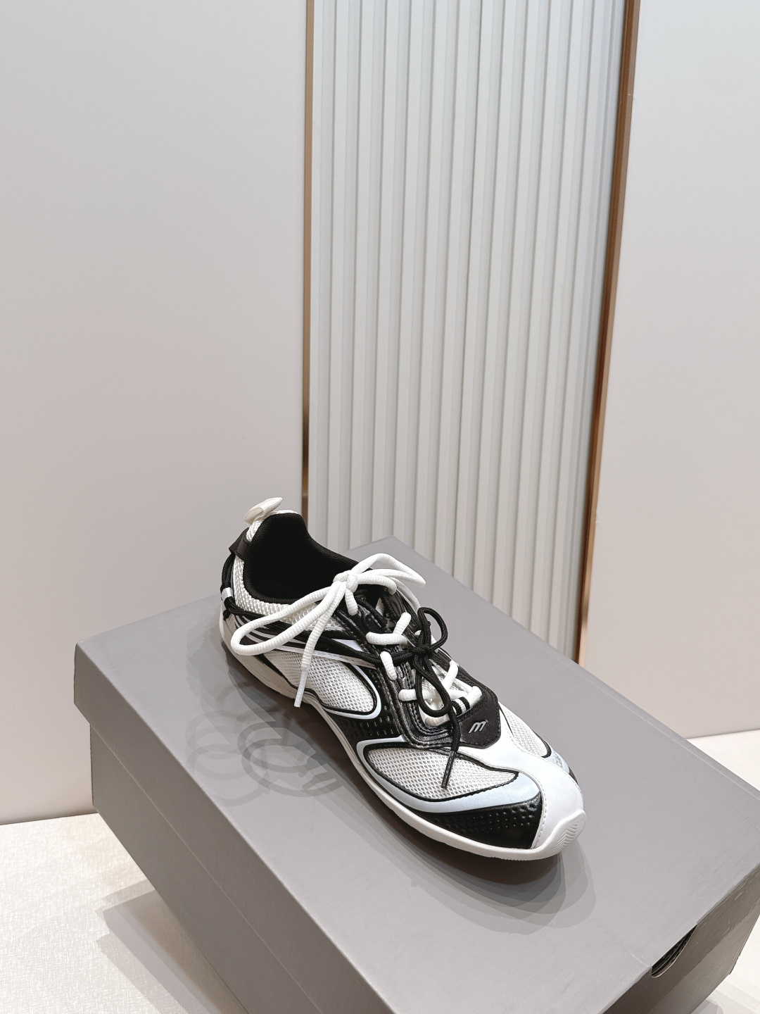 顶级版本 Balenciaga·巴黎世家新款 甜酷风格拼网机车德训鞋这双Balenciaga甜酷风格拼网 顶级版本 Balenciaga·巴黎世家新款 甜酷风格拼网机车德训鞋这双Balenciaga甜酷风格拼网