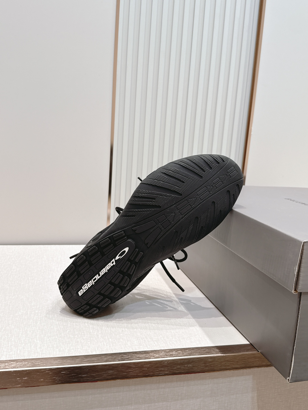 顶级版本 Balenciaga·巴黎世家新款 甜酷风格拼网机车德训鞋这双Balenciaga甜酷风格拼网 顶级版本 Balenciaga·巴黎世家新款 甜酷风格拼网机车德训鞋这双Balenciaga甜酷风格拼网