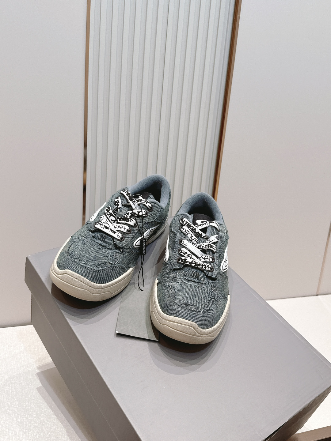 新色系 顶版  BALENCIAGA 巴黎世家26 最新款 Monday Ultra 复古系带 低帮 休