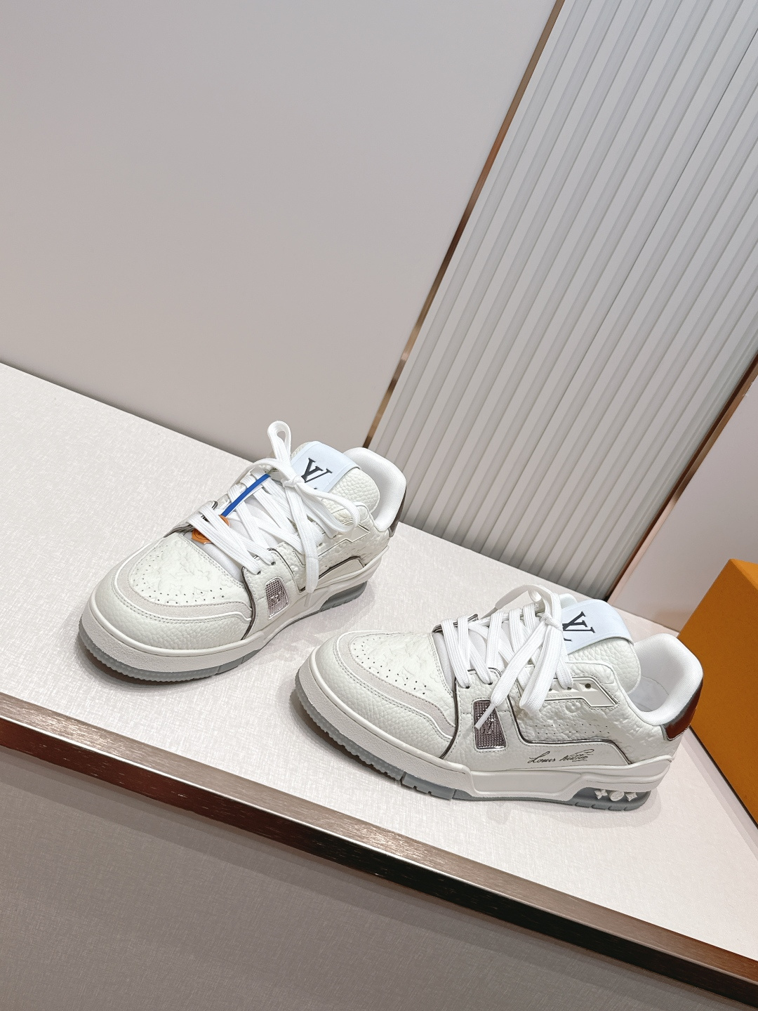 顶级版本： 情侣款LV trainer~~全新升级版~~经典回归❗情侣款，滑板鞋，篮球鞋，运动鞋……LV