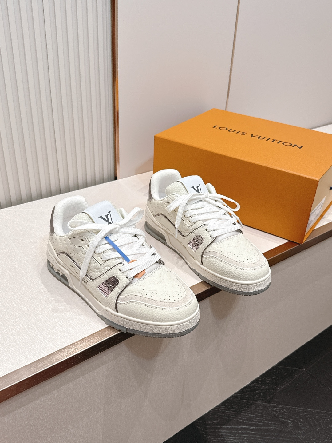 顶级版本： 情侣款LV trainer~~全新升级版~~经典回归❗情侣款，滑板鞋，篮球鞋，运动鞋……LV