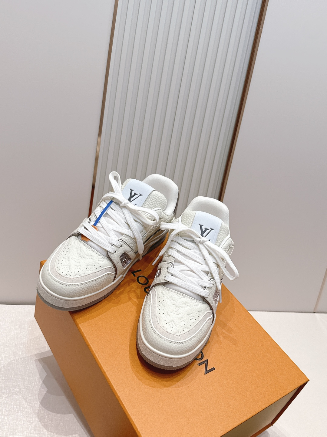 顶级版本： 情侣款LV trainer~~全新升级版~~经典回归❗情侣款，滑板鞋，篮球鞋，运动鞋……LV