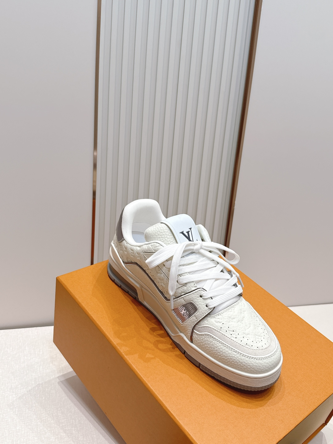 顶级版本： 情侣款LV trainer~~全新升级版~~经典回归❗情侣款，滑板鞋，篮球鞋，运动鞋……LV