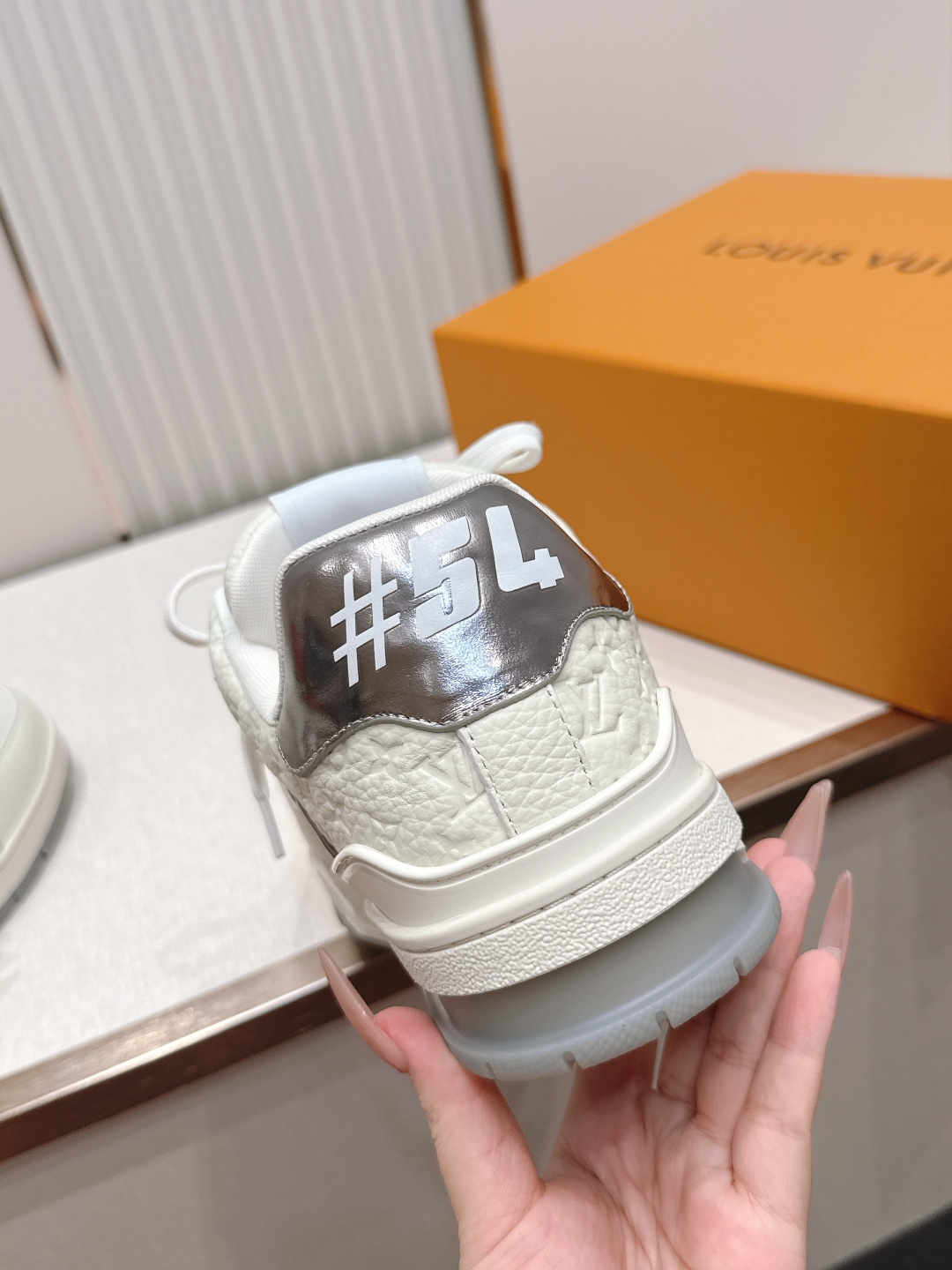 顶级版本： 情侣款LV trainer~~全新升级版~~经典回归❗情侣款，滑板鞋，篮球鞋，运动鞋……LV