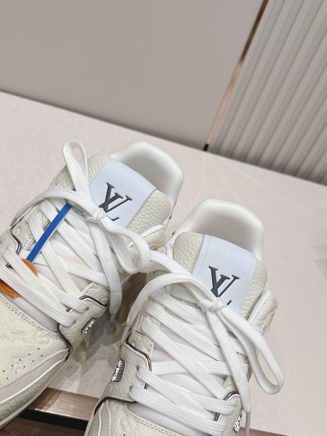 顶级版本： 情侣款LV trainer~~全新升级版~~经典回归❗情侣款，滑板鞋，篮球鞋，运动鞋……LV