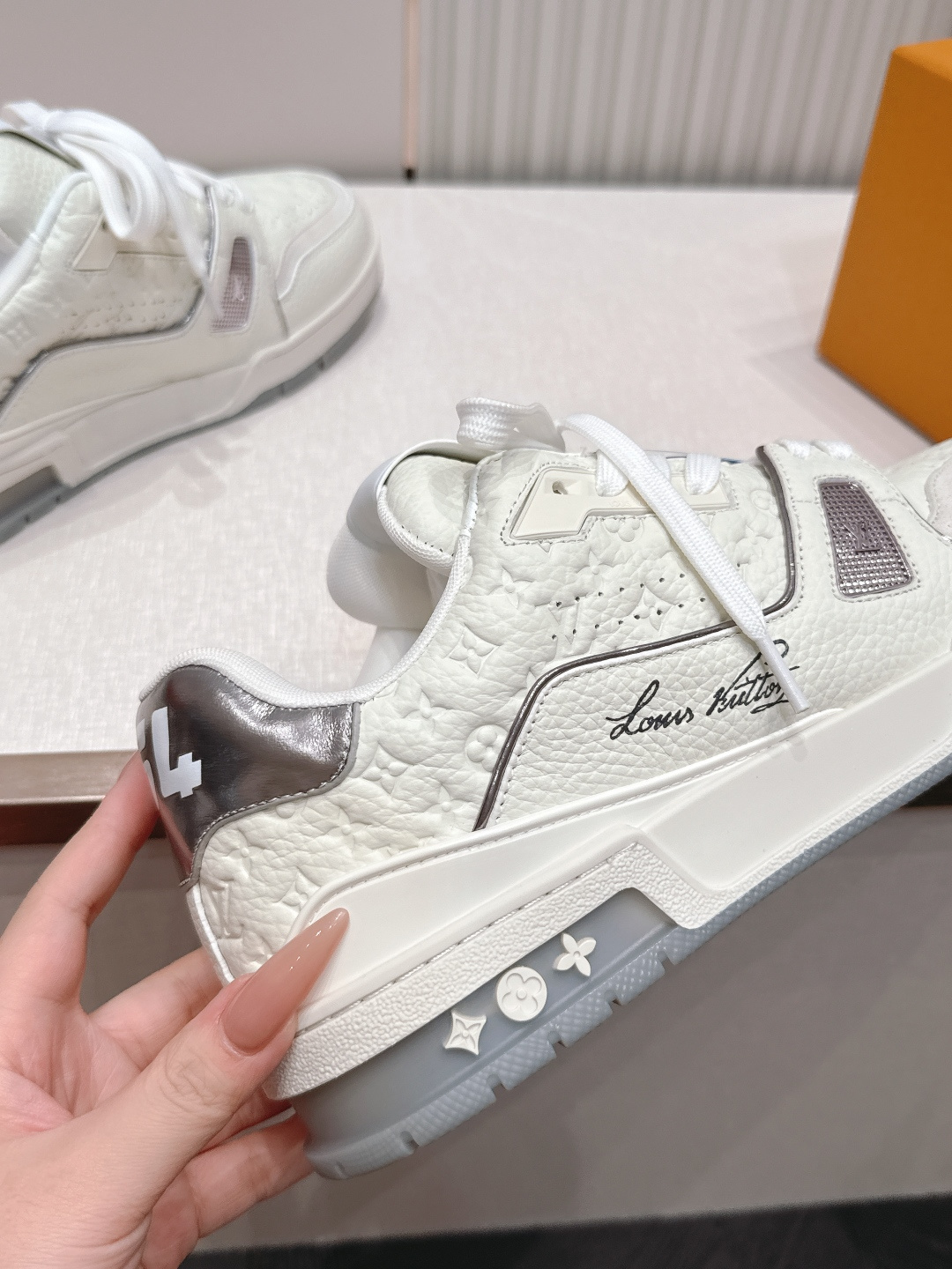 顶级版本： 情侣款LV trainer~~全新升级版~~经典回归❗情侣款，滑板鞋，篮球鞋，运动鞋……LV