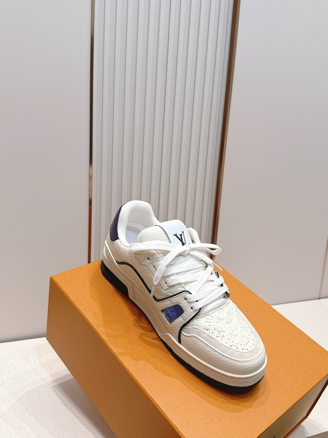 顶级版本： 情侣款LV trainer~~全新升级版~~经典回归❗情侣款，滑板鞋，篮球鞋，运动鞋……LV