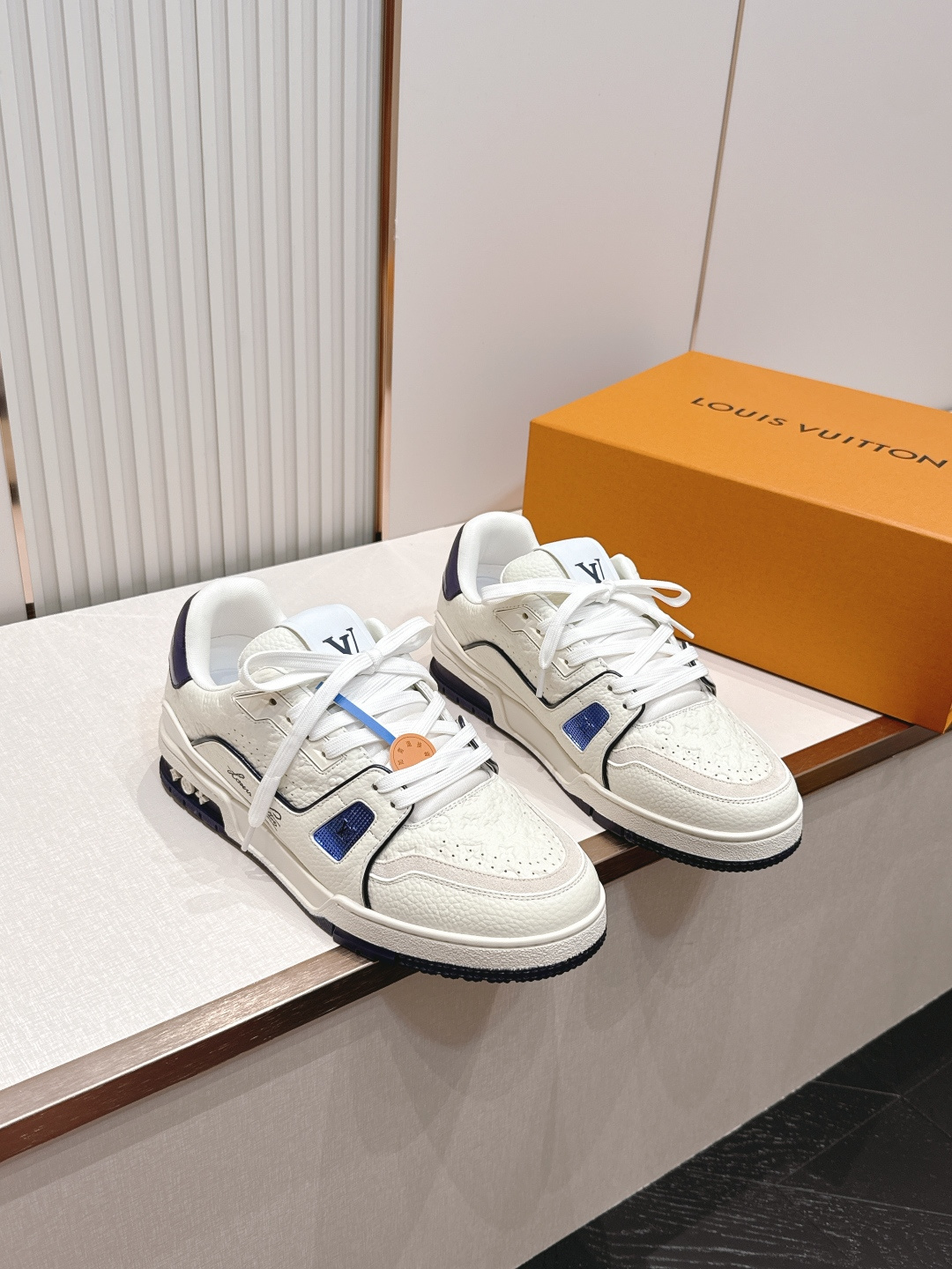 顶级版本： 情侣款LV trainer~~全新升级版~~经典回归❗情侣款，滑板鞋，篮球鞋，运动鞋……LV
