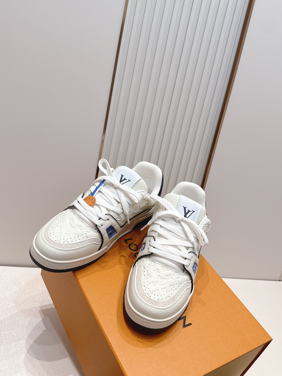 顶级版本： 情侣款LV trainer~~全新升级版~~经典回归❗情侣款，滑板鞋，篮球鞋，运动鞋……LV