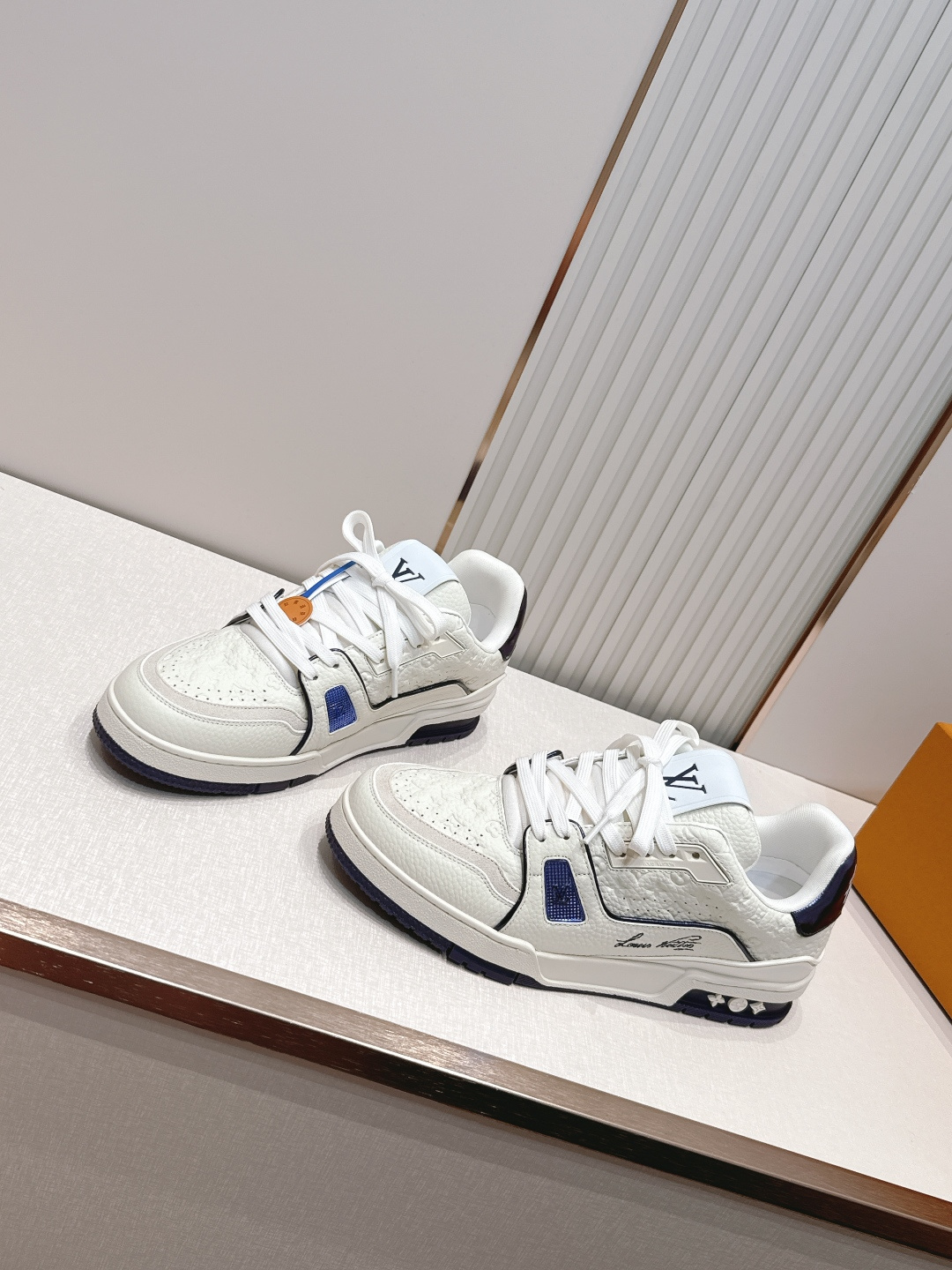 顶级版本： 情侣款LV trainer~~全新升级版~~经典回归❗情侣款，滑板鞋，篮球鞋，运动鞋……LV