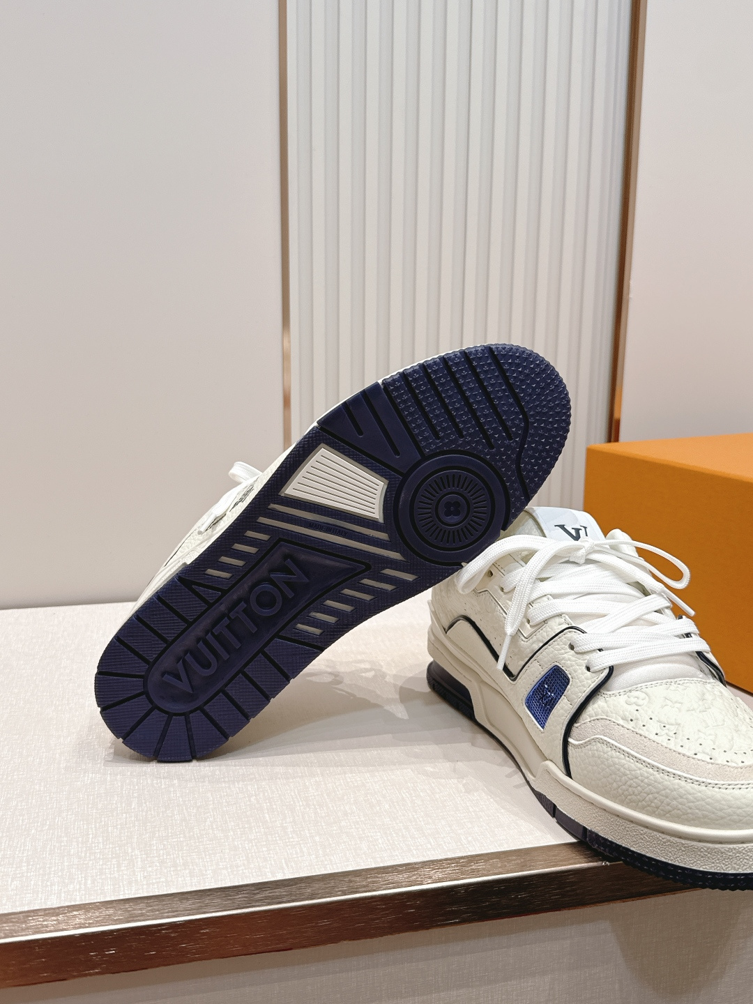 顶级版本： 情侣款LV trainer~~全新升级版~~经典回归❗情侣款，滑板鞋，篮球鞋，运动鞋……LV