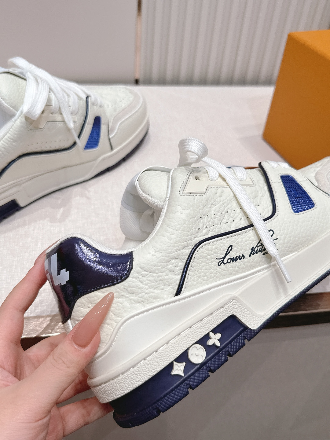 顶级版本： 情侣款LV trainer~~全新升级版~~经典回归❗情侣款，滑板鞋，篮球鞋，运动鞋……LV