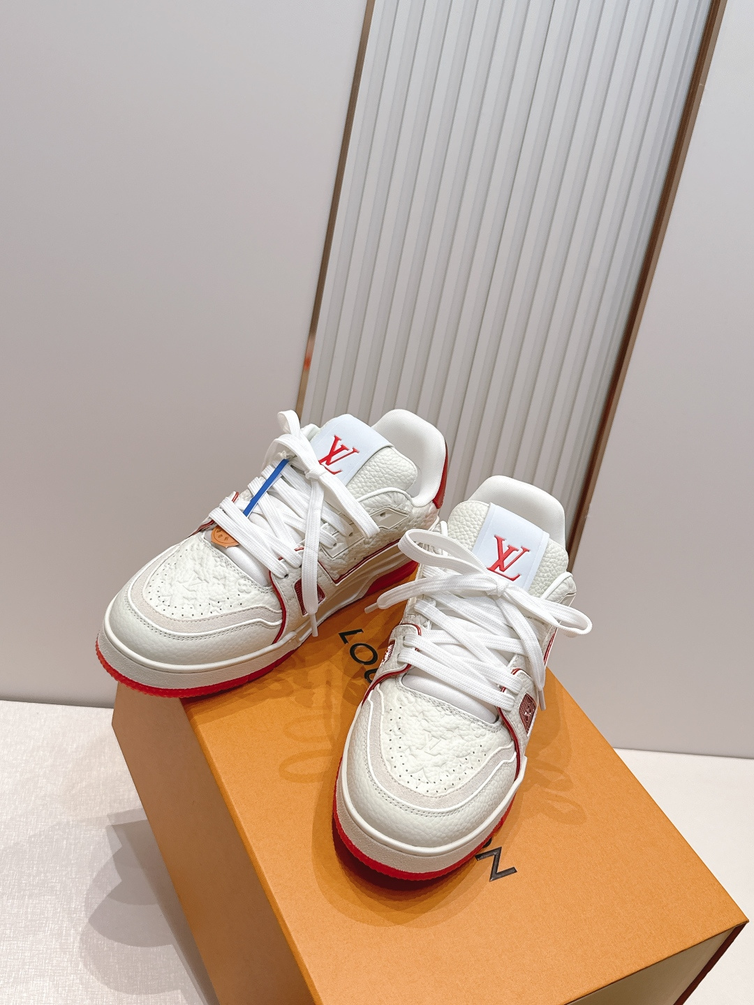 顶级版本： 情侣款LV trainer~~全新升级版~~经典回归❗情侣款，滑板鞋，篮球鞋，运动鞋……LV