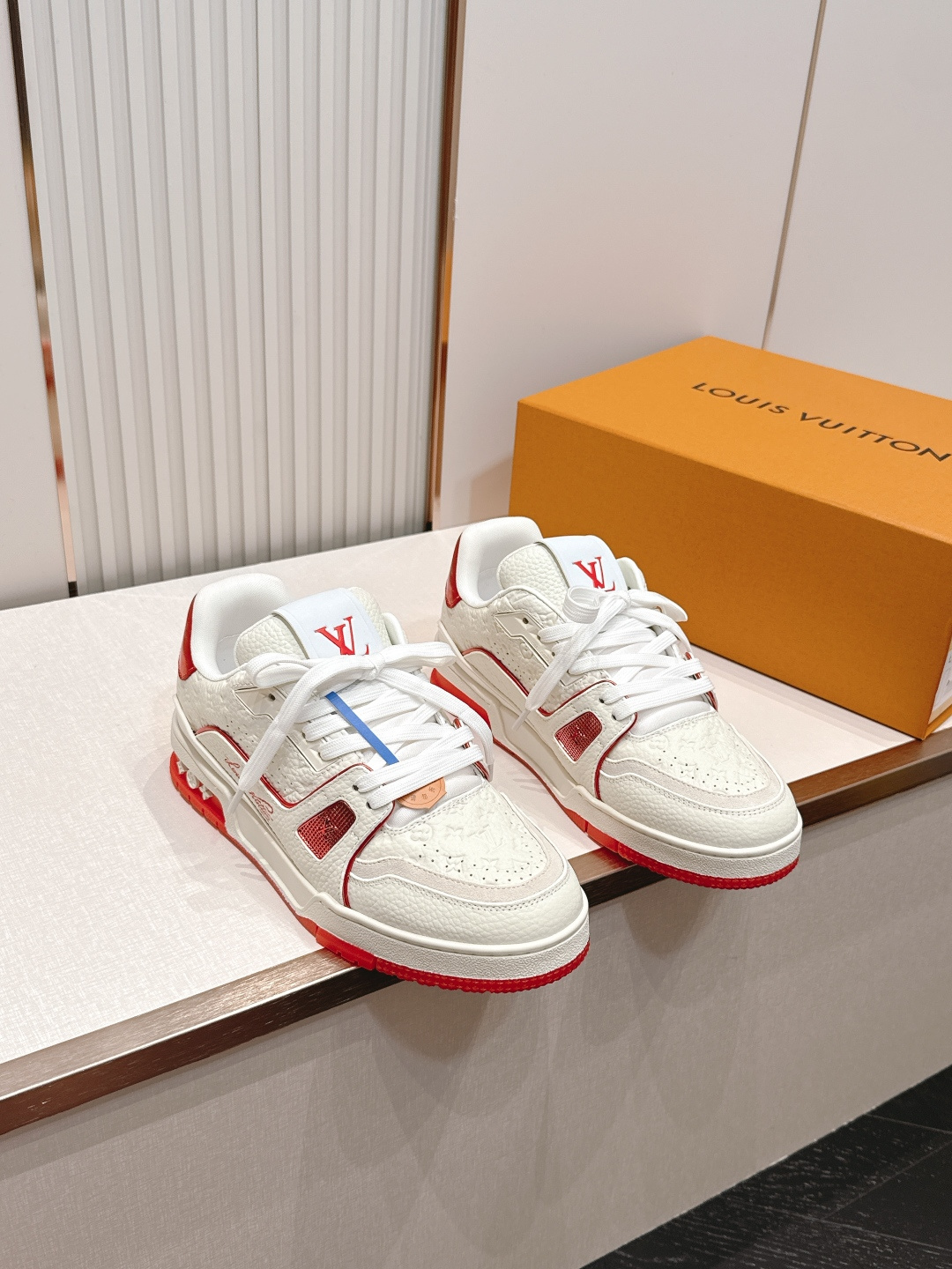 顶级版本： 情侣款LV trainer~~全新升级版~~经典回归❗情侣款，滑板鞋，篮球鞋，运动鞋……LV