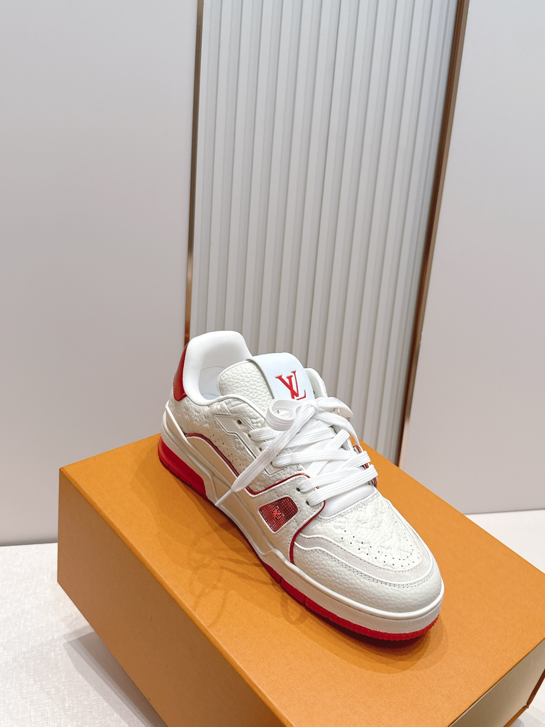 顶级版本： 情侣款LV trainer~~全新升级版~~经典回归❗情侣款，滑板鞋，篮球鞋，运动鞋……LV