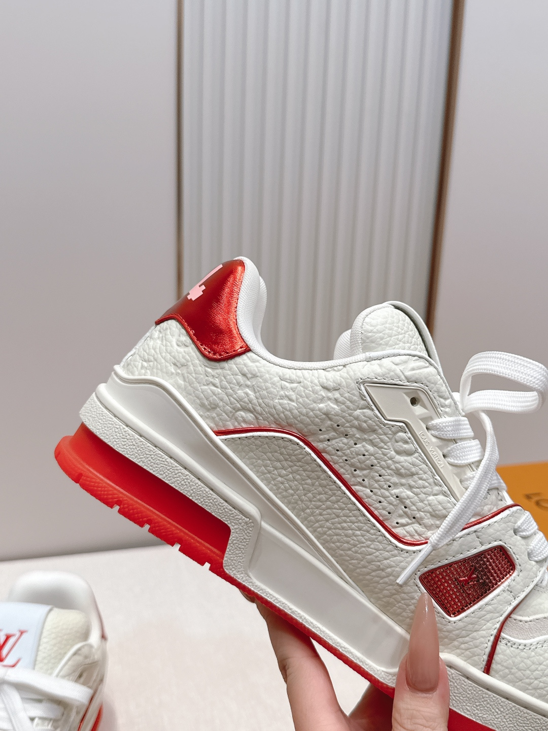 顶级版本： 情侣款LV trainer~~全新升级版~~经典回归❗情侣款，滑板鞋，篮球鞋，运动鞋……LV