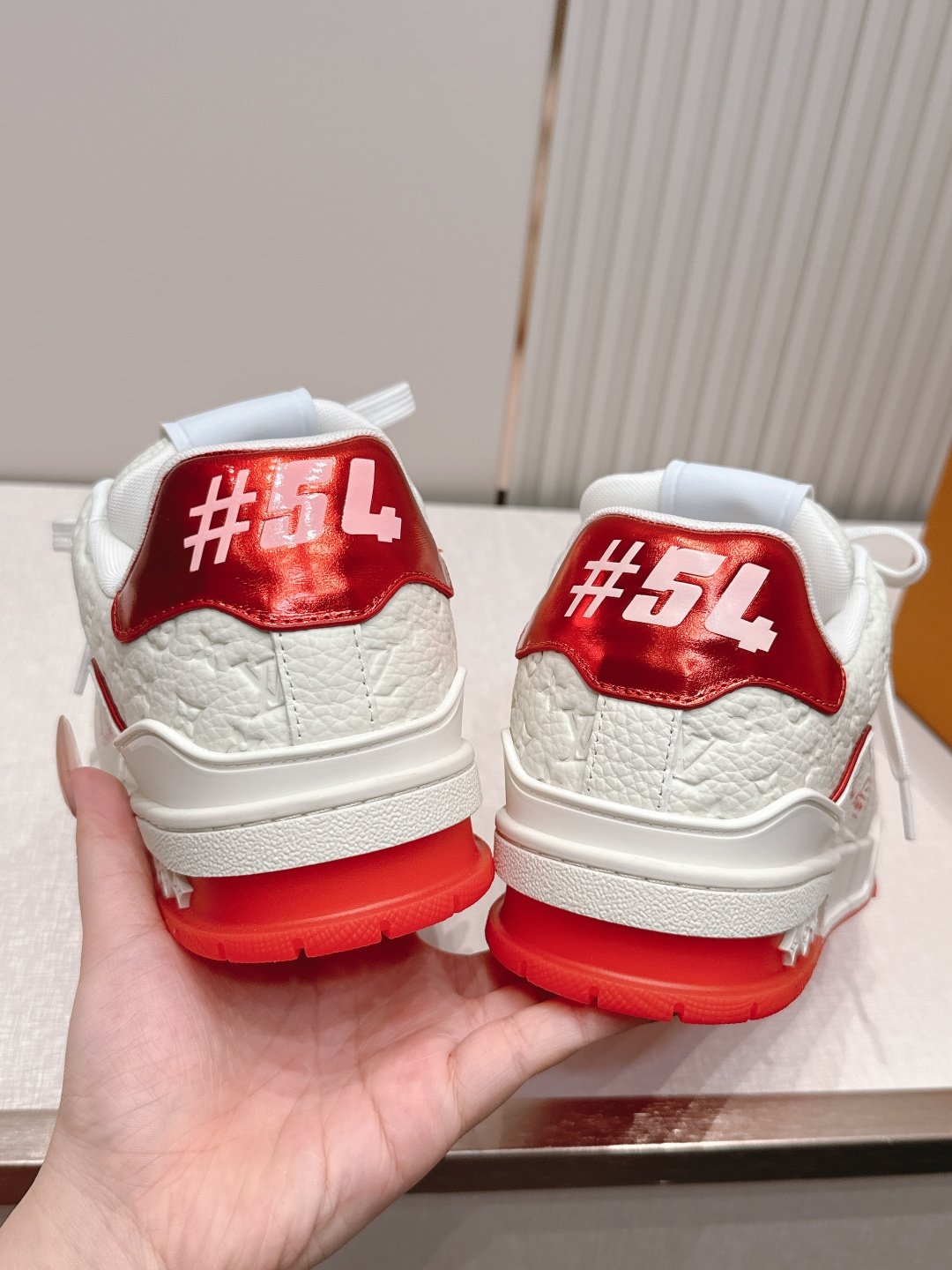 顶级版本： 情侣款LV trainer~~全新升级版~~经典回归❗情侣款，滑板鞋，篮球鞋，运动鞋……LV