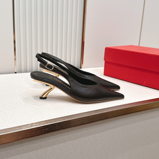 Ferragamo 菲拉格慕 26 S金属高跟凉拖鞋系列尖头后空新任设计师的灵感之作 流线型金属跟原版私 Ferragamo 菲拉格慕 26 S金属高跟凉拖鞋系列尖头后空新任设计师的灵感之作 流线型金属跟原版私