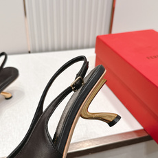 Ferragamo 菲拉格慕 26 S金属高跟凉拖鞋系列尖头后空新任设计师的灵感之作 流线型金属跟原版私 Ferragamo 菲拉格慕 26 S金属高跟凉拖鞋系列尖头后空新任设计师的灵感之作 流线型金属跟原版私