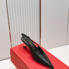 Ferragamo 菲拉格慕 26 S金属高跟凉拖鞋系列尖头后空新任设计师的灵感之作 流线型金属跟原版私 Ferragamo 菲拉格慕 26 S金属高跟凉拖鞋系列尖头后空新任设计师的灵感之作 流线型金属跟原版私