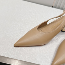 Ferragamo 菲拉格慕 26 S金属高跟凉拖鞋系列尖头后空新任设计师的灵感之作 流线型金属跟原版私 Ferragamo 菲拉格慕 26 S金属高跟凉拖鞋系列尖头后空新任设计师的灵感之作 流线型金属跟原版私