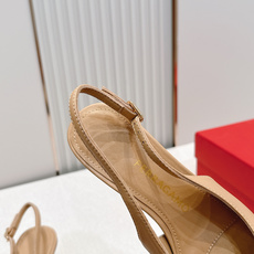 Ferragamo 菲拉格慕 26 S金属高跟凉拖鞋系列尖头后空新任设计师的灵感之作 流线型金属跟原版私 Ferragamo 菲拉格慕 26 S金属高跟凉拖鞋系列尖头后空新任设计师的灵感之作 流线型金属跟原版私
