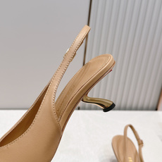 Ferragamo 菲拉格慕 26 S金属高跟凉拖鞋系列尖头后空新任设计师的灵感之作 流线型金属跟原版私 Ferragamo 菲拉格慕 26 S金属高跟凉拖鞋系列尖头后空新任设计师的灵感之作 流线型金属跟原版私