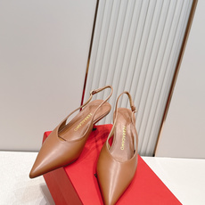 Ferragamo 菲拉格慕 26 S金属高跟凉拖鞋系列尖头后空新任设计师的灵感之作 流线型金属跟原版私 Ferragamo 菲拉格慕 26 S金属高跟凉拖鞋系列尖头后空新任设计师的灵感之作 流线型金属跟原版私
