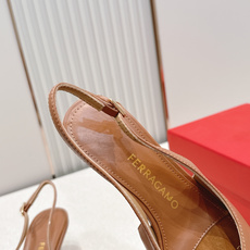 Ferragamo 菲拉格慕 26 S金属高跟凉拖鞋系列尖头后空新任设计师的灵感之作 流线型金属跟原版私 Ferragamo 菲拉格慕 26 S金属高跟凉拖鞋系列尖头后空新任设计师的灵感之作 流线型金属跟原版私