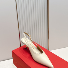 Ferragamo 菲拉格慕 26 S金属高跟凉拖鞋系列尖头后空新任设计师的灵感之作 流线型金属跟原版私 Ferragamo 菲拉格慕 26 S金属高跟凉拖鞋系列尖头后空新任设计师的灵感之作 流线型金属跟原版私