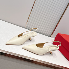 Ferragamo 菲拉格慕 26 S金属高跟凉拖鞋系列尖头后空新任设计师的灵感之作 流线型金属跟原版私 Ferragamo 菲拉格慕 26 S金属高跟凉拖鞋系列尖头后空新任设计师的灵感之作 流线型金属跟原版私