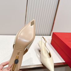 Ferragamo 菲拉格慕 26 S金属高跟凉拖鞋系列尖头后空新任设计师的灵感之作 流线型金属跟原版私 Ferragamo 菲拉格慕 26 S金属高跟凉拖鞋系列尖头后空新任设计师的灵感之作 流线型金属跟原版私