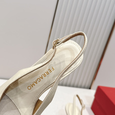 Ferragamo 菲拉格慕 26 S金属高跟凉拖鞋系列尖头后空新任设计师的灵感之作 流线型金属跟原版私 Ferragamo 菲拉格慕 26 S金属高跟凉拖鞋系列尖头后空新任设计师的灵感之作 流线型金属跟原版私
