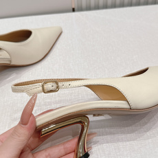 Ferragamo 菲拉格慕 26 S金属高跟凉拖鞋系列尖头后空新任设计师的灵感之作 流线型金属跟原版私 Ferragamo 菲拉格慕 26 S金属高跟凉拖鞋系列尖头后空新任设计师的灵感之作 流线型金属跟原版私