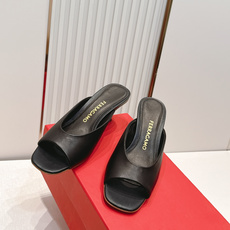 Ferragamo 菲拉格慕 26 S金属高跟凉拖鞋系列鱼嘴拖鞋 新任设计师的灵感之作 流线型金属跟原版 Ferragamo 菲拉格慕 26 S金属高跟凉拖鞋系列鱼嘴拖鞋 新任设计师的灵感之作 流线型金属跟原版