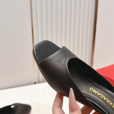 Ferragamo 菲拉格慕 26 S金属高跟凉拖鞋系列鱼嘴拖鞋 新任设计师的灵感之作 流线型金属跟原版 Ferragamo 菲拉格慕 26 S金属高跟凉拖鞋系列鱼嘴拖鞋 新任设计师的灵感之作 流线型金属跟原版
