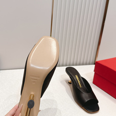 Ferragamo 菲拉格慕 26 S金属高跟凉拖鞋系列鱼嘴拖鞋 新任设计师的灵感之作 流线型金属跟原版 Ferragamo 菲拉格慕 26 S金属高跟凉拖鞋系列鱼嘴拖鞋 新任设计师的灵感之作 流线型金属跟原版