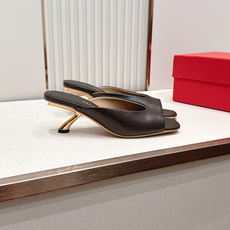 Ferragamo 菲拉格慕 26 S金属高跟凉拖鞋系列鱼嘴拖鞋 新任设计师的灵感之作 流线型金属跟原版 Ferragamo 菲拉格慕 26 S金属高跟凉拖鞋系列鱼嘴拖鞋 新任设计师的灵感之作 流线型金属跟原版