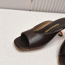 Ferragamo 菲拉格慕 26 S金属高跟凉拖鞋系列鱼嘴拖鞋 新任设计师的灵感之作 流线型金属跟原版 Ferragamo 菲拉格慕 26 S金属高跟凉拖鞋系列鱼嘴拖鞋 新任设计师的灵感之作 流线型金属跟原版