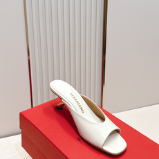 Ferragamo 菲拉格慕 26 S金属高跟凉拖鞋系列鱼嘴拖鞋 新任设计师的灵感之作 流线型金属跟原版 Ferragamo 菲拉格慕 26 S金属高跟凉拖鞋系列鱼嘴拖鞋 新任设计师的灵感之作 流线型金属跟原版