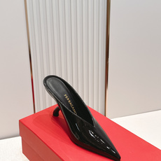Ferragamo 菲拉格慕 26 S金属高跟凉拖鞋系列尖头高跟半拖尖头后空新任设计师的灵感之作 流线型 Ferragamo 菲拉格慕 26 S金属高跟凉拖鞋系列尖头高跟半拖尖头后空新任设计师的灵感之作 流线型
