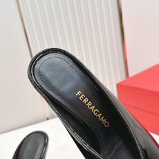 Ferragamo 菲拉格慕 26 S金属高跟凉拖鞋系列尖头高跟半拖尖头后空新任设计师的灵感之作 流线型 Ferragamo 菲拉格慕 26 S金属高跟凉拖鞋系列尖头高跟半拖尖头后空新任设计师的灵感之作 流线型